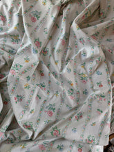 Load image into Gallery viewer, Vintage Handmade Floral Duvet  | Twin

